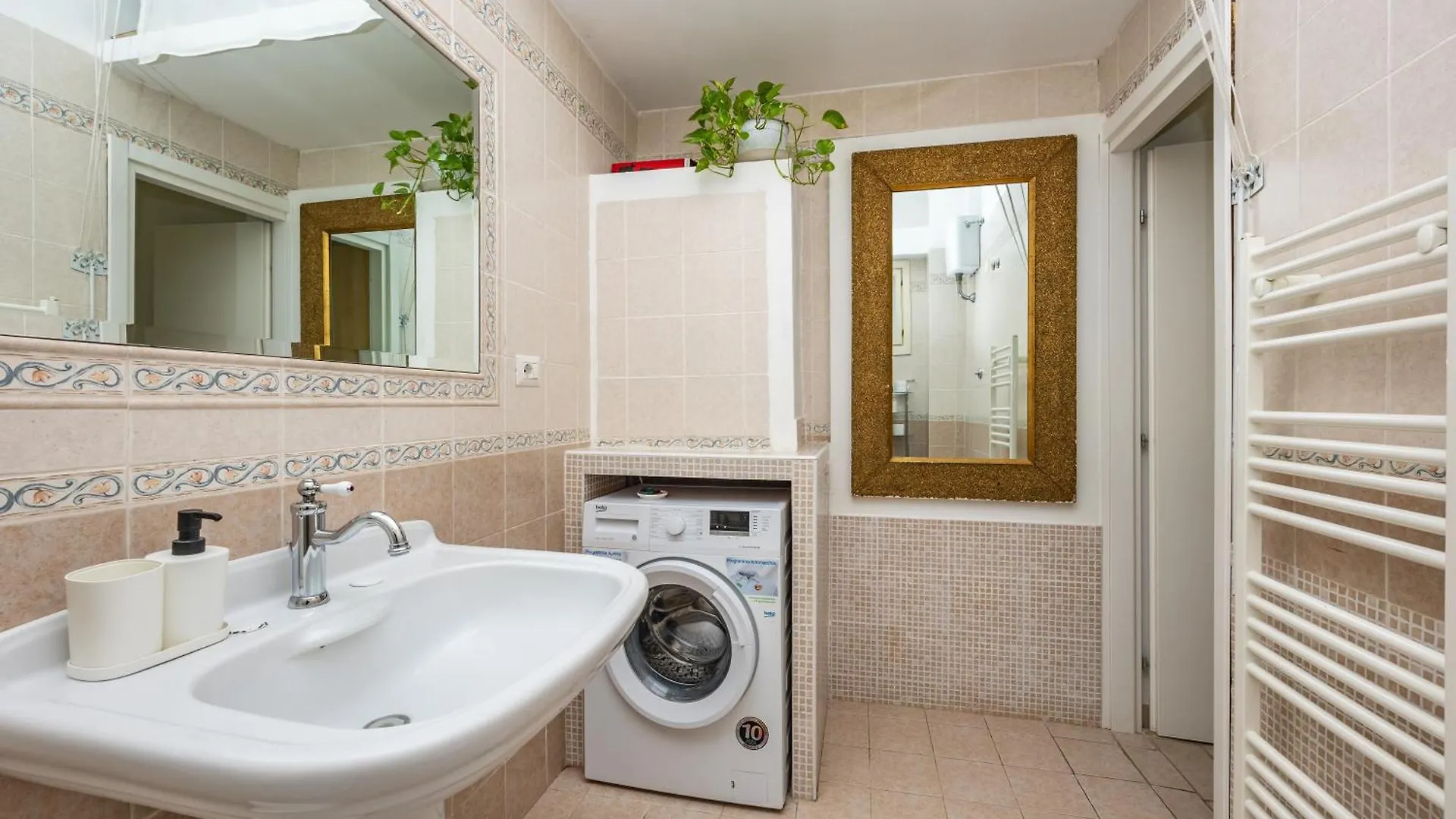 Apartment Home X 8 Guests Near Termini & Santa Maria Maggiore Rom